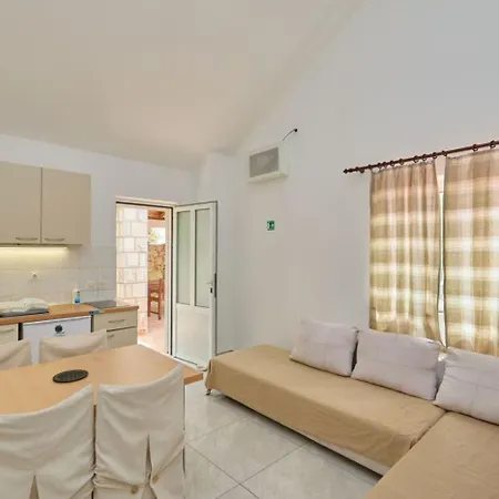 Appartement In With Sea View, Balcony, Air Conditioning, Wifi 5197-3 *
